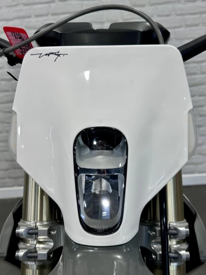 2026 STARK FUTURE VARG EX 60 HP @ 80 HP (ALPHA) 100% ELECTRIQUE MX LÉGALE SUR ROUTE + NEUF + GARANTIE 2 ANS 