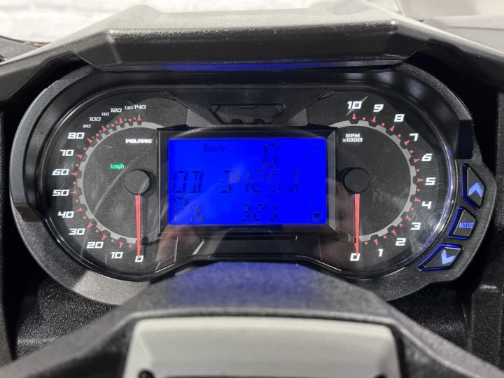 2023 POLARIS GENERAL XP 1000 EFI PREMIUM DELUXE + 4WD + EPS + AUDIO + SEULEMENT 3425 KM + RARE & A1 