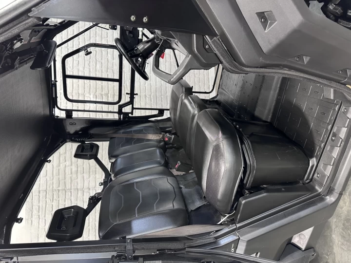 2016 BRP CAN-AM DEFENDER XT HD-10 EFI + 4WD + DPS + CABINE + CHAUFRETTE + 11130 KM + RARE & A1 