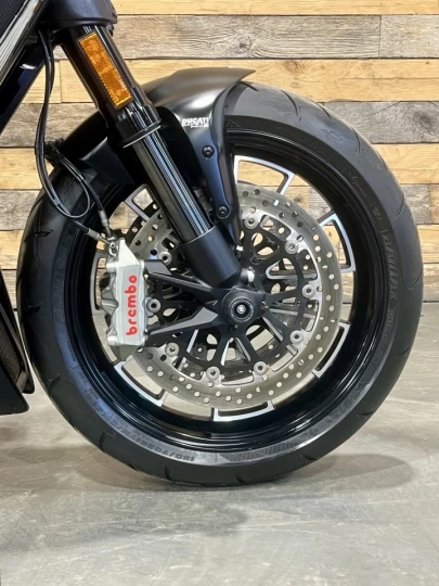 2017 DUCATI DIAVEL 1198 EFI + EDITION DARK + 42259  KM + PNEU 240 mm ARRIERE NEUF 0 KM + RARE & CONDITION A1 