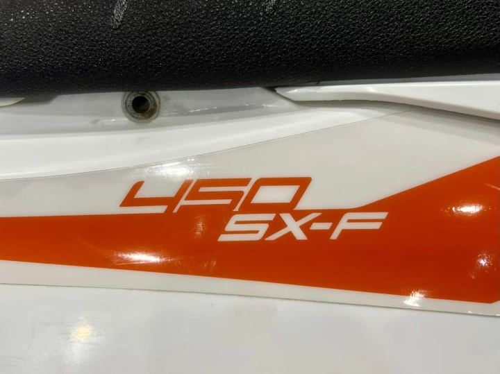 2019 KTM SX-F 450 EFI + 4 TEMPS + SEULEMENT 92 HR + BEAUCOUP D'OPTIONS $$$ + RARE & CONDITION A1 