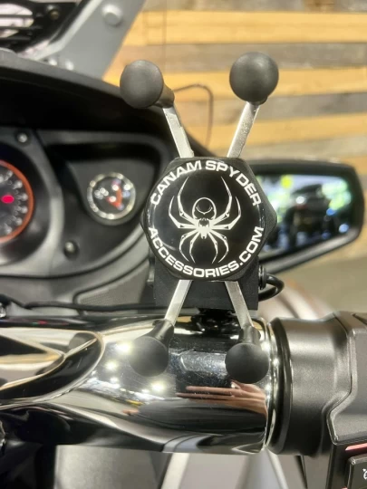 2014 BRP CAN-AM SPYDER RT LIMITED SE-6 (SEMI-AUTOMATIQUE) + ROTAX 1330 cc ACE EFI + SEULEMENT 37938 KM + GPS ZUMO + ENSEMBLE CHROME 