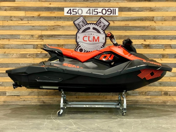 2021 BRP SEA-DOO SPARK TRIXX 3UP + IBR + VTS + AUDIO PREMIUM PORTABLE + SEULEMENT 66 HR + COFFRE AVANT 