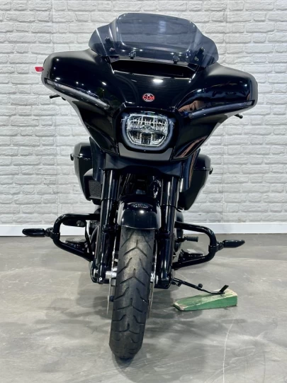 2024 HARLEY DAVIDSON FLHX STREET GLIDE 117 p.c = 1923 cc EFI + ECRAN 12'' GPS + BAS KM 5543 KM + COULEUR RARE & A1 