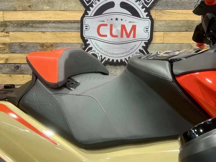 2025 BRP SEA-DOO RXP-X 325 H.P + IBR + VTS + PREMIUM AUDIO + TECH PKG + 4 HR + RARE & A1 