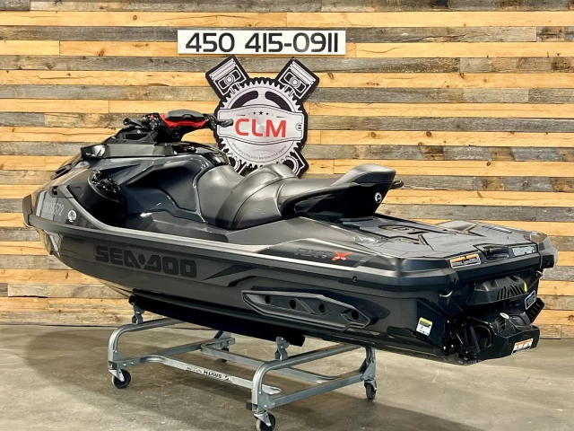 BRP SEA-DOO RXT-X 300 HP + IBR + VTS + AUDIO PREMIUM + ENSEMBLE TECH + 3 PASSAGERS + 46 HR SEULEMENT  2022