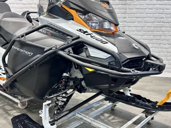 2023 BRP SKI-DOO EXPEDITION S.E = SPECIAL EDITION 900 ACE TURBO EFI 130 HP WT = WIDE TRACK 154'' X 20'' + BANC PASSAGER + 7555 KM + COULEUR RARE & A1 