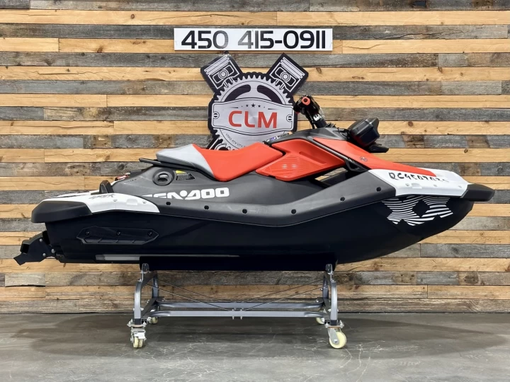2024 BRP SEA-DOO SPARK TRIXX + IBR + VTS + PREMIUM AUDIO + MODE TRIXX + 12 HR SEULEMENT + COULEURES RARE & A1 