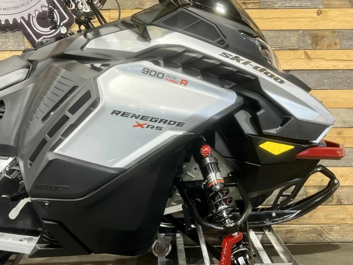 2024 BRP SKI-DOO RENEGADE X-RS 900 ACE TURBO ''R'' 180 H.P + PLATEFORME REV GEN5 + 7911 KM + CONDITION A1 