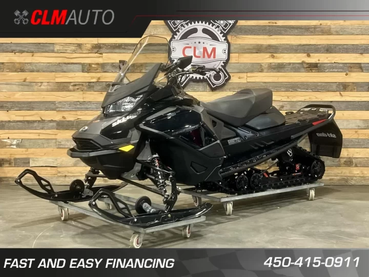 2023 BRP SKI-DOO RENEGADE ADRENALINE 900 ACE ITC 137'' + SEULEMENT 5308 KM + ROLLERSKI + CONDITION IMPECCABLE A1 