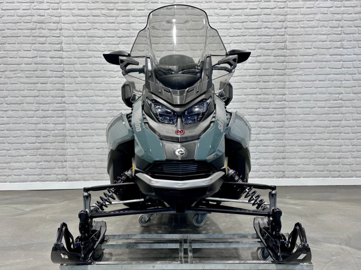 2024 BRP SKI-DOO GRAND TOURING L.E = LIMITED EDITION + ENSEMBLE LUXE + 900 ACE EFI 137'' AIR RIDE + ECRAN 10'' + SEULEMENT 478 KM + RARE & A1 