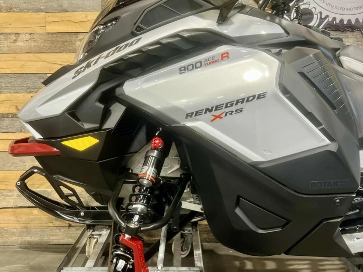 2024 BRP SKI-DOO RENEGADE X-RS 900 ACE TURBO ''R'' 180 H.P + PLATEFORME REV GEN5 + 7911 KM + CONDITION A1 