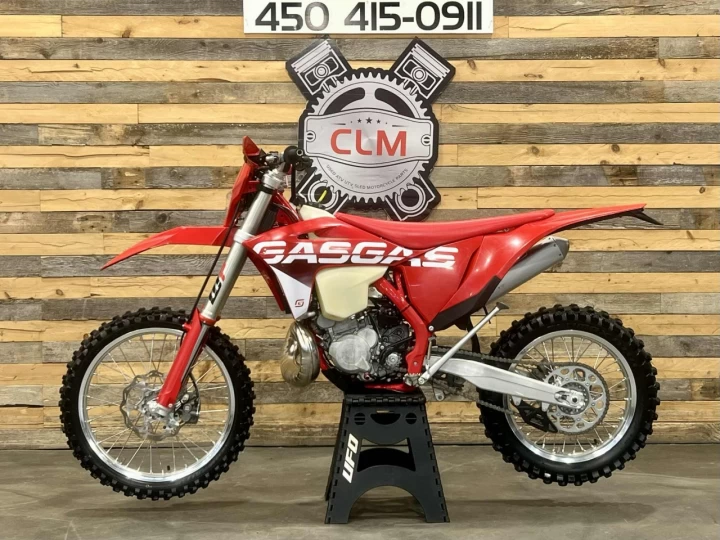 2023 GASGAS EC 300 EFI + 2 TEMPS A INJECTION D'HUILE + DEMARREUR ELECTRIQUE + SEULEMENT 20 HR + RARE & A1 
