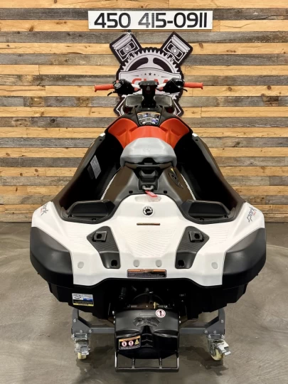 2024 BRP SEA-DOO SPARK TRIXX + IBR + VTS + PREMIUM AUDIO + MODE TRIXX + 12 HR SEULEMENT + COULEURES RARE & A1 