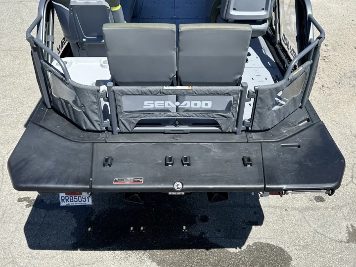 2025 BRP SEA-DOO SWITCH 18' EDITION FISH + ROTAX 230 HP + IBR + VTS + IDF + GPS + AUDIO + TOIT BIMINI + REMORQUE + RARE & A1 