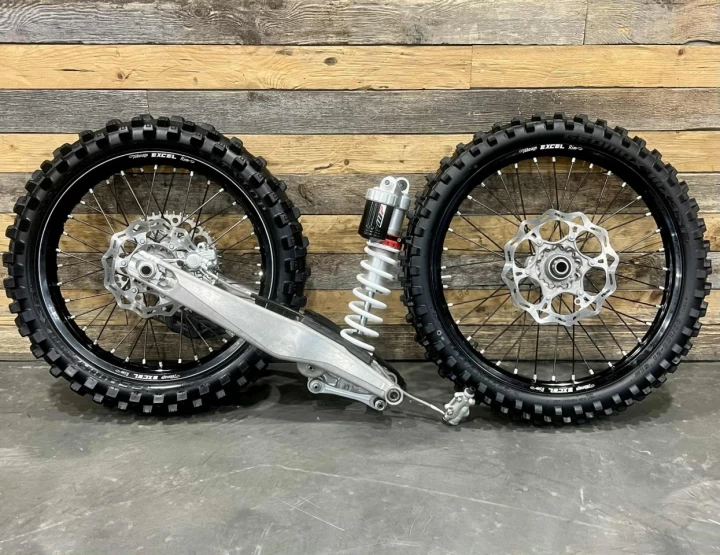 2019 KTM SX-F 450 EFI + 4 TEMPS + SEULEMENT 92 HR + BEAUCOUP D'OPTIONS $$$ + RARE & CONDITION A1 