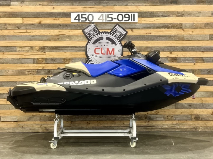 2025 BRP SEA-DOO SPARK TRIXX 1UP + IBR + VTS + MODE TRIXX + AUDIO + SEULEMENT 16 HR + RARE & A1 