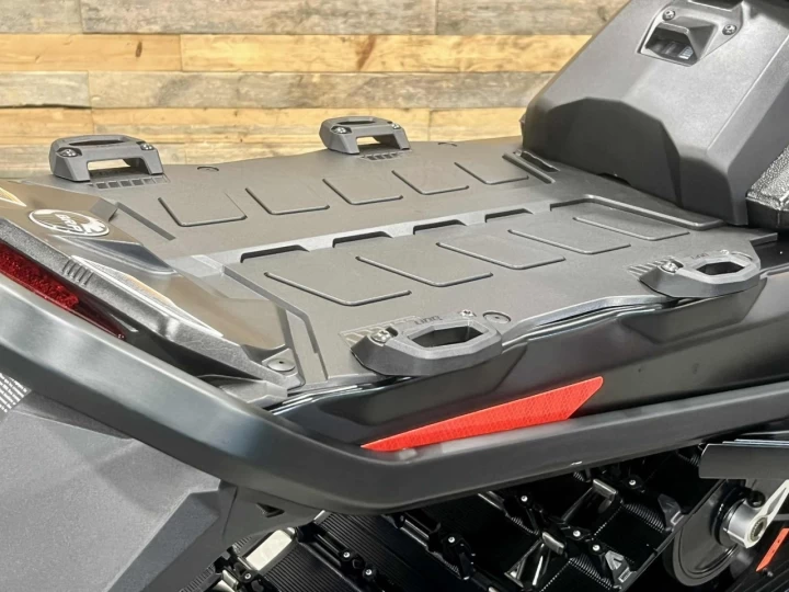2023 BRP SKI-DOO RENEGADE ADRENALINE 900 ACE ITC 137'' + SEULEMENT 5308 KM + ROLLERSKI + CONDITION IMPECCABLE A1 