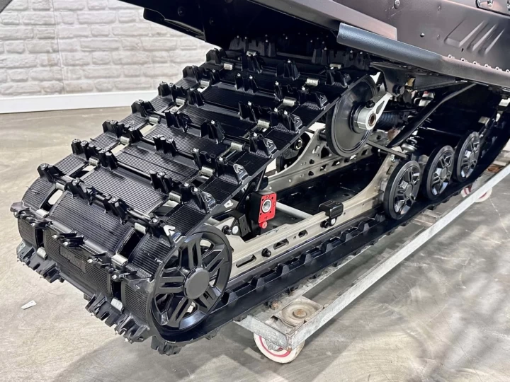 2026 BRP SKI-DOO RENEGADE ENDURO 900 ACE EFI 137'' + ECRAN 10'' + SUSPENSION A AIR + BAS KM + RARE & A1 