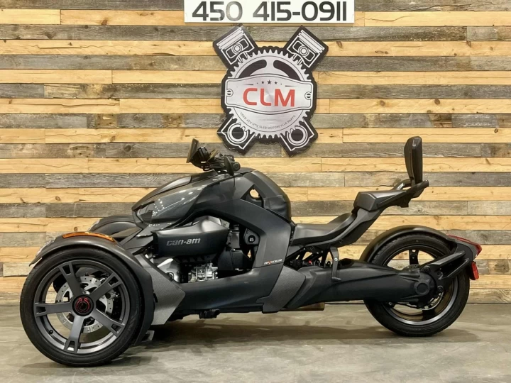 2022 BRP CAN-AM RYKER SPORT 900 ACE EFI + SEULEMENT 8724 KM + ENSEMBLE CARBON + BANC PASSAGER + MUFFLLER + A1 