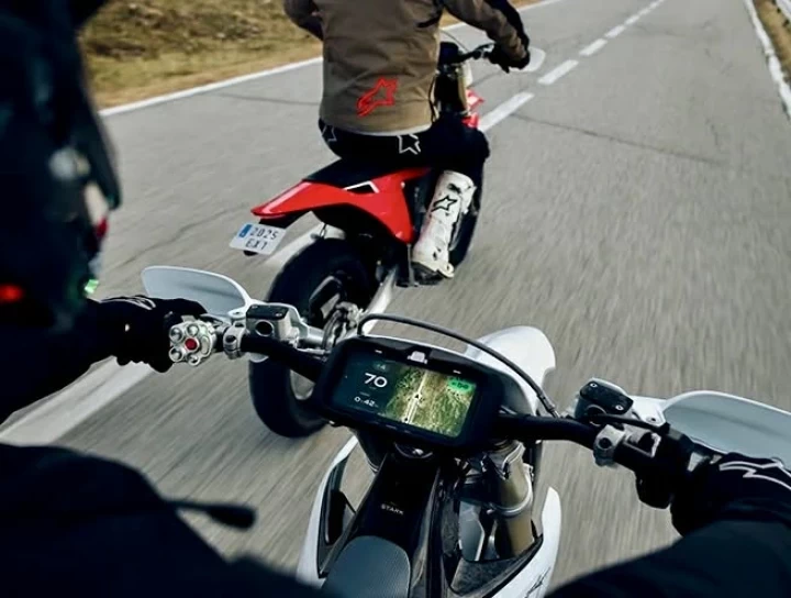 2025 STARK FUTURE VARG EX 60 HP @ 80 HP + LÉGALE SUR LA ROUTE + NEUF 0 KM + GARANTIE 2 ANS 