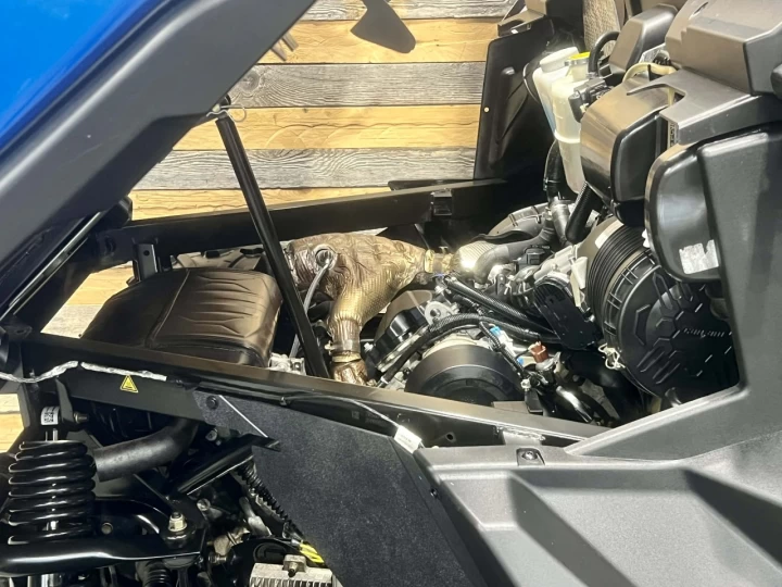 2021 BRP CAN-AM DEFENDER CAB HD-10 LIMITED + 4X4 + D.P.S + 3985 KM SEULEMENT + TOUTE ÉQUIPÉE + RARE & IMPECCABLE A1 