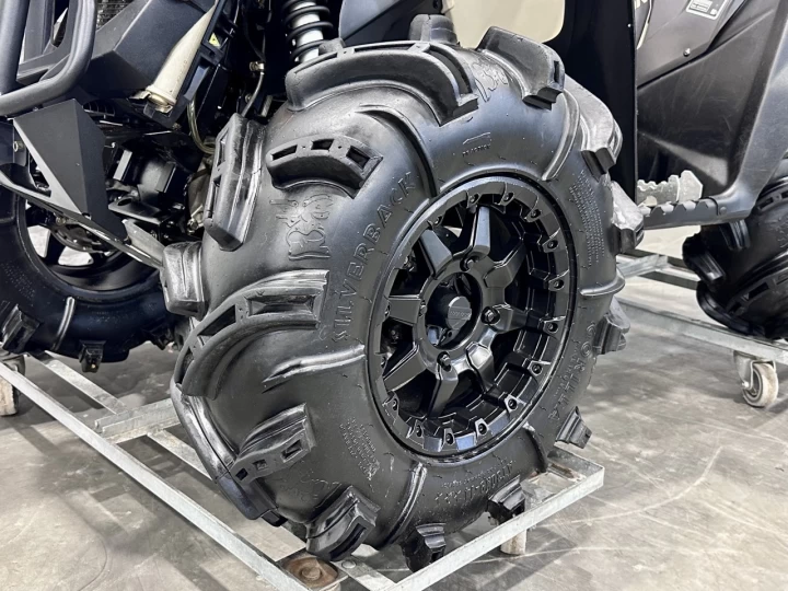 2022 BRP CAN-AM RENEGADE X-MR 650 EFI + 4WD + DPS + FOX + GORILLA 30'' + 2929 KM SEULEMENT + RARE & A1 