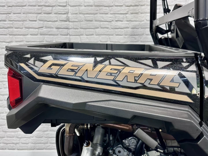 2023 POLARIS GENERAL XP 1000 EFI PREMIUM DELUXE + 4WD + EPS + AUDIO + SEULEMENT 3425 KM + RARE & A1 