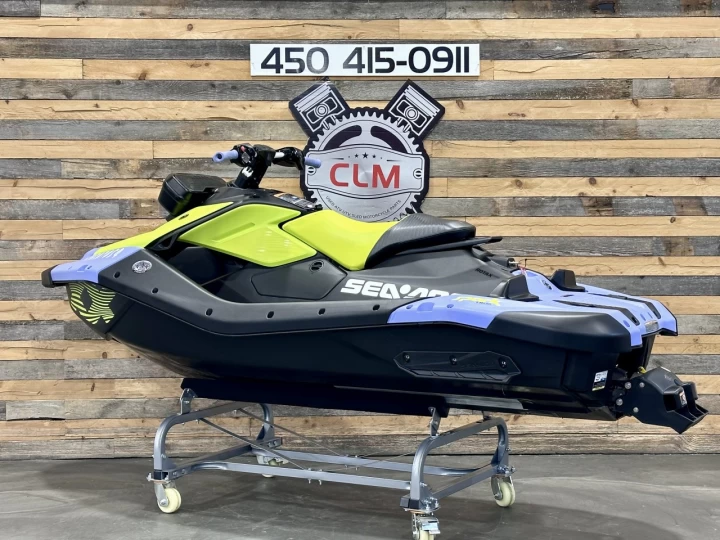 2024 BRP SEA-DOO SPARK TRIXX + IBR + VTS + PREMIUM AUDIO + SEULEMENT 12 HR + COULEUR RARE & A1 