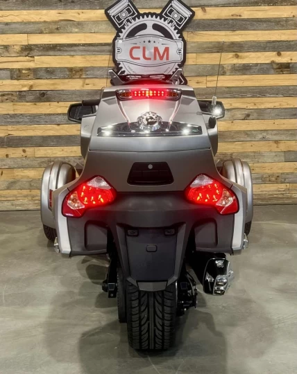 2014 BRP CAN-AM SPYDER RT LIMITED SE-6 (SEMI-AUTOMATIQUE) + ROTAX 1330 cc ACE EFI + SEULEMENT 37938 KM + GPS ZUMO + ENSEMBLE CHROME 