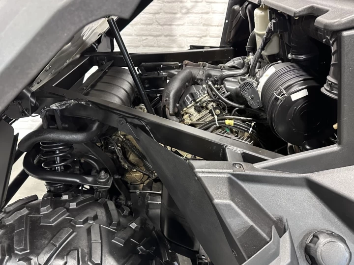 2016 BRP CAN-AM DEFENDER XT HD-10 EFI + 4WD + DPS + CABINE + CHAUFRETTE + 11130 KM + RARE & A1 