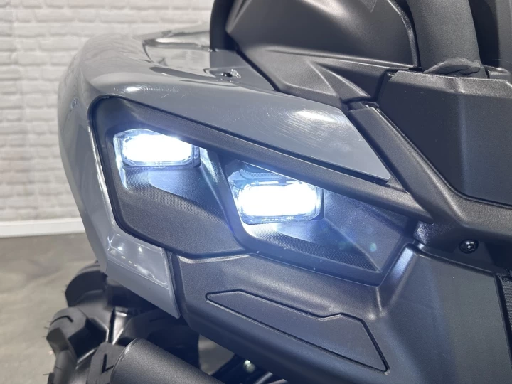 2026 BRP CAN-AM OUTLANDER X-MR 700 EFI + 4WD + DPS + SEULEMENT 815 KM + GARANTIE B.E.S.T 2030 + RARE & A1 