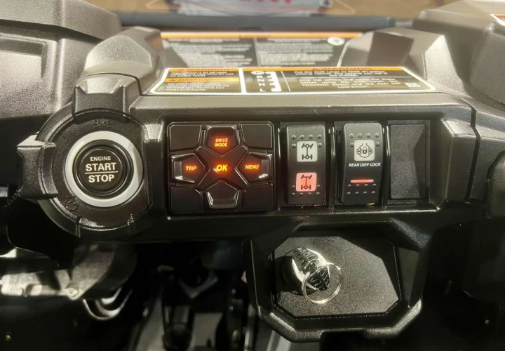 2021 BRP CAN-AM COMMANDER XT 1000R EFI + 4X4 + DPS + 5439 KM + CONDITION A1 