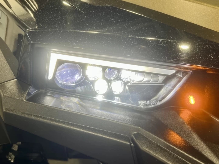 2023 POLARIS GENERAL 4 XP 1000 DLX-DELUXE EDITION + 4X4 + EPS + RIDE COMMAND GPS - AUDIO + 4 PASSAGERS + GARANTIE SEPT 2028 