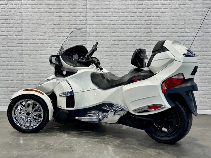 2013 BRP CAN-AM SPYDER RT LIMITED SE-5 (SEMI-AUTOMATIQUE + ENSEMBLE CHROME + DOSSIER + 43092 KM + RARE & A1 