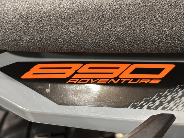 2021 KTM 890 ADVENTURE + A.B.S + BEAUCOUP D'ÉQUIPEMENTS INCLUS $$$ + 18595 KM + RARE & A1 