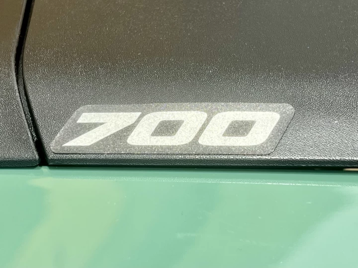 2025 BRP CAN-AM COMMANDER 700 EFI + 4X4 + DPS + MAGS & PNEUS NEUFS + SEULEMENT 2759 KM + RARE & CONDITION A1 