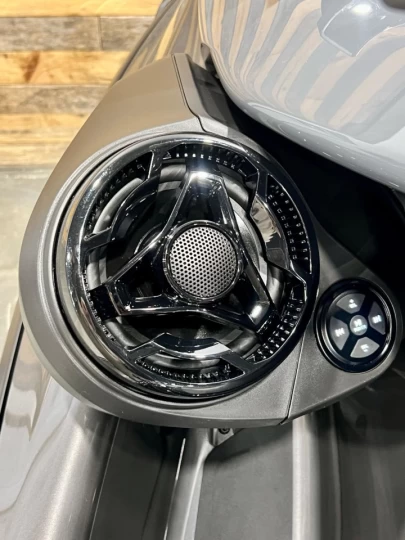 2026 BRP SEA-DOO GTR-X 300 HP + IBR + VTS + AUDIO PREMIUM + 3 PASSAGERS + 4 HR SEULEMENT + GARANTIE + RARE & A1 