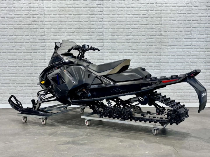 2026 BRP SKI-DOO RENEGADE ENDURO 900 ACE EFI 137'' + ECRAN 10'' + SUSPENSION A AIR + BAS KM + RARE & A1 