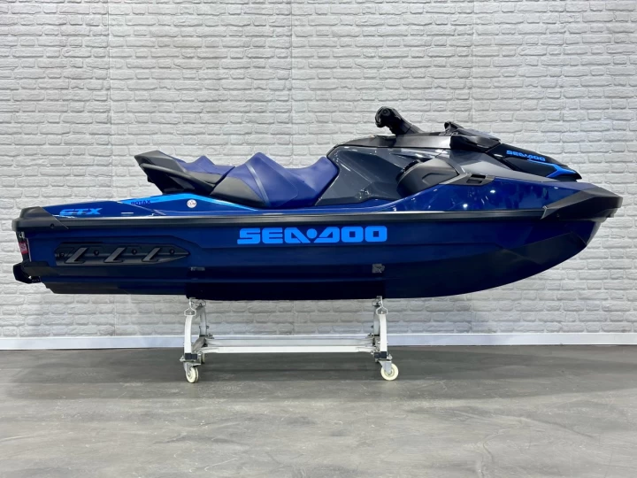 2026 BRP SEA-DOO GTX 230 H.P + IBR + VTS + IDF + ENSEMBLE TECHNOLOGIE + AUDIO + 3 PASSAGERS + 4 HR SEULEMENT + RARE & A1 