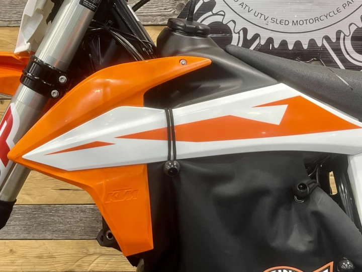 2019 KTM SX-F 450 EFI + 4 TEMPS + SEULEMENT 92 HR + BEAUCOUP D'OPTIONS $$$ + RARE & CONDITION A1 