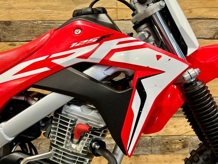 2019 HONDA CRF 125F + MODELE A GROSSE ROUES +/- 20 HR + 4 TEMPS + RARE & CONDITION A1 