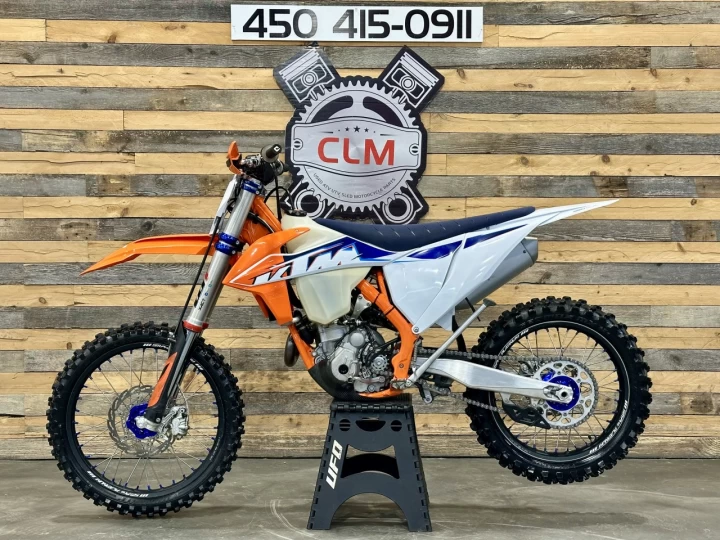 2022 KTM 350 XC-F EFI + 4 TEMPS + SEULEMENT 22 HR + BEAUCOUP D'OPTIONS $$$ INCLUSES + A1 