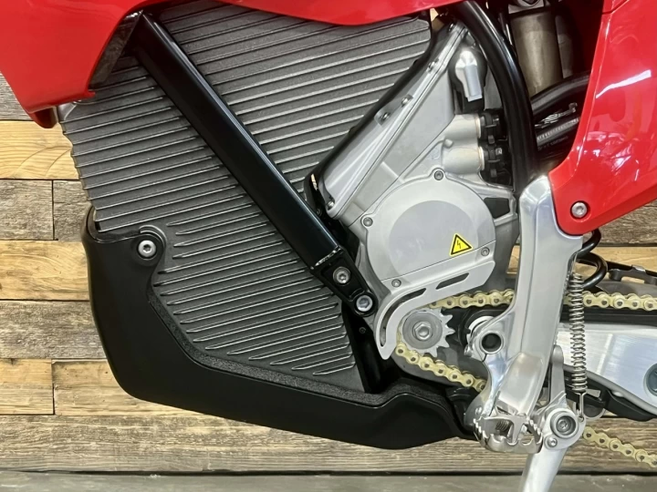 2025 STARK FUTURE VARG EX 60 HP @ 80 HP + LÉGALE SUR LA ROUTE + NEUF 0 KM + GARANTIE 2 ANS 