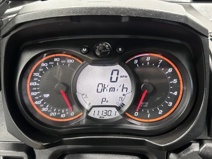 2016 BRP CAN-AM DEFENDER XT HD-10 EFI + 4WD + DPS + CABINE + CHAUFRETTE + 11130 KM + RARE & A1 