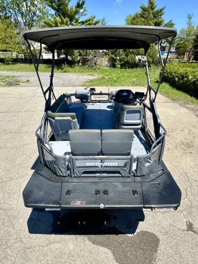 2025 BRP SEA-DOO SWITCH 18' EDITION FISH + ROTAX 230 HP + IBR + VTS + IDF + GPS + AUDIO + TOIT BIMINI + REMORQUE + RARE & A1 