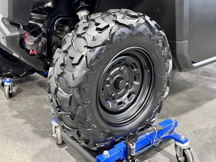 2017 BRP CAN-AM DEFENDER HD-5 EFI + 4WD + DPS + 3 PASSAGERS + SEULEMENT 4697 KM + RARE & PROPRE 