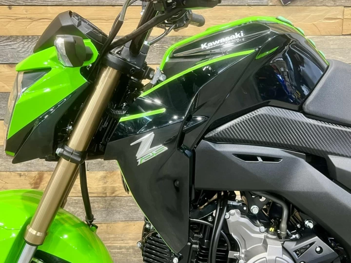 2017 KAWASAKI Z125 PRO + 4 VITESSES + SEULEMENT 4394 KM + RARE & CONDITION A1 