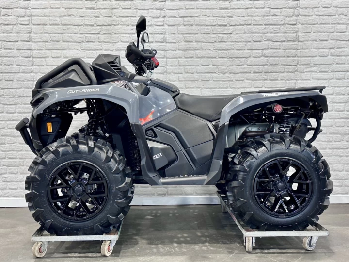 2026 BRP CAN-AM OUTLANDER X-MR 700 EFI + 4WD + DPS + SEULEMENT 815 KM + GARANTIE B.E.S.T 2030 + RARE & A1 