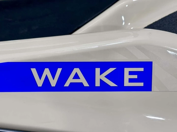 2025 BRP SEA-DOO WAKE 170 H.P + IBR + VTS + IDF + 3 PASSAGERS + 6 HR SEULEMENT + TOUR & RACK + RARE & A1 
